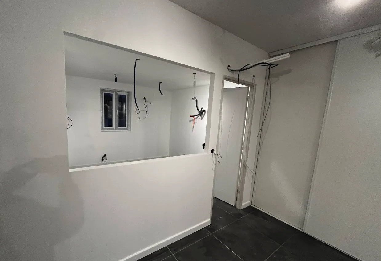 Chambre après mise en peinture complète à Albi