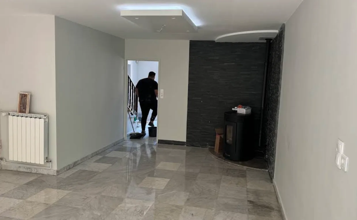 Chantier de peinture nettoyé en fin de travaux par l'équipe d'Osmani à Albi